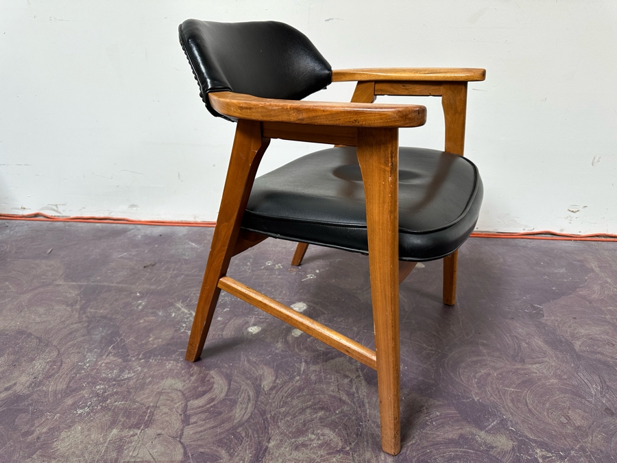 Mid-Century Modern Chair With Miller Desk Tag 25'W X 24'D X 29'H [Photo 4]