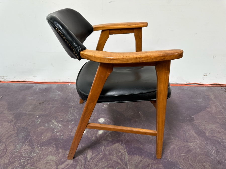 Mid-Century Modern Chair With Miller Desk Tag 25'W X 24'D X 29'H [Photo 6]