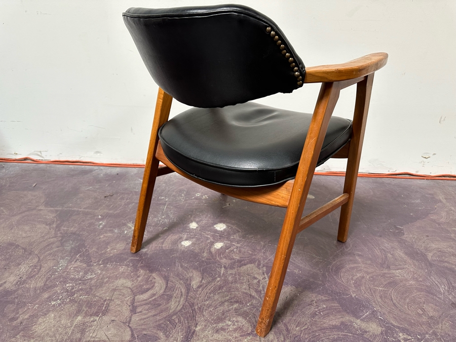 Mid-Century Modern Chair With Miller Desk Tag 25'W X 24'D X 29'H [Photo 7]