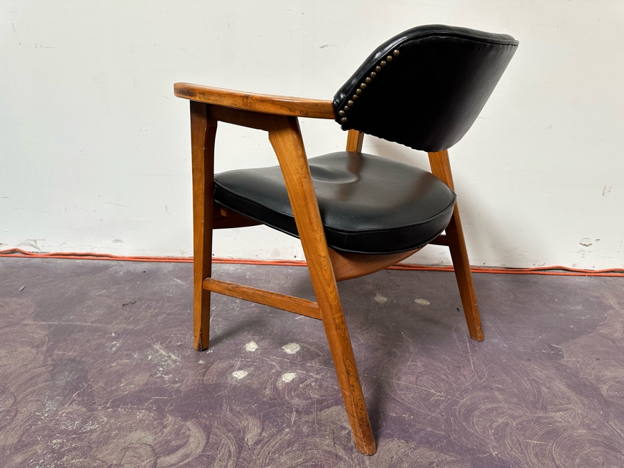 Mid-Century Modern Chair With Miller Desk Tag 25'W X 24'D X 29'H [Photo 12]
