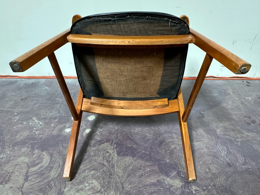 Mid-Century Modern Chair With Miller Desk Tag 25'W X 24'D X 29'H [Photo 14]