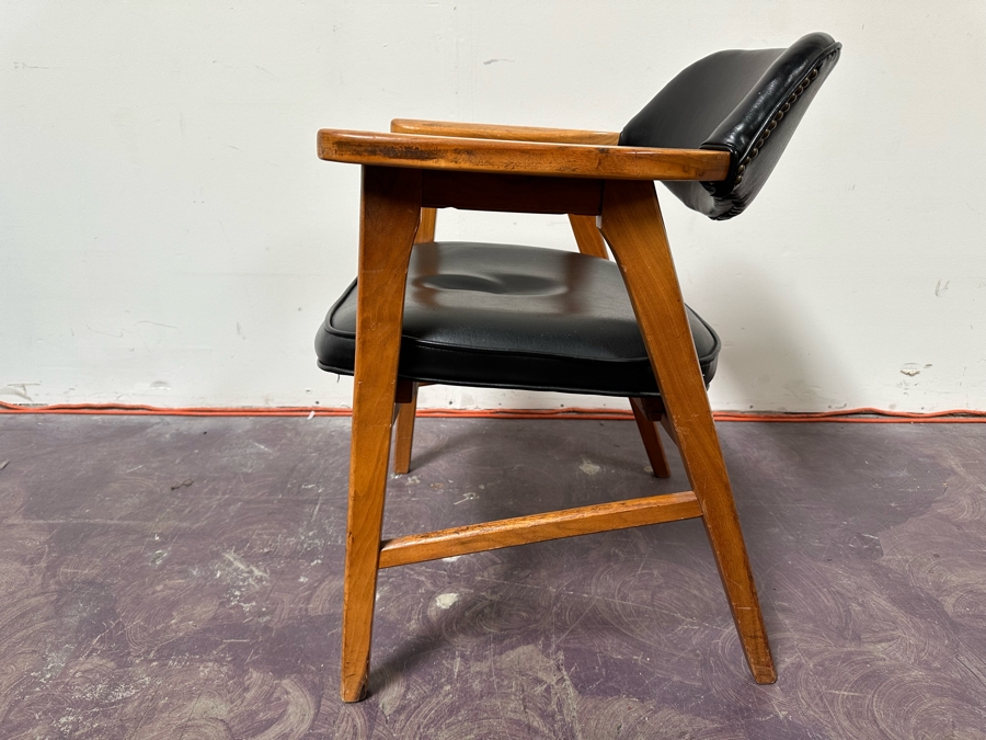 Mid-Century Modern Chair With Miller Desk Tag 25'W X 24'D X 29'H [Photo 13]