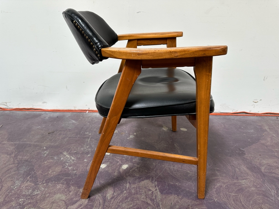 Mid-Century Modern Chair With Miller Desk Tag 25'W X 24'D X 29'H [Photo 5]