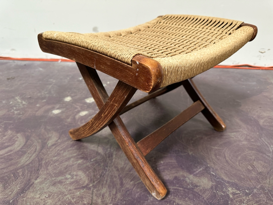 Vintage Mid-Century Modern Folding Rope Ottoman 20'W X 14.5'D X 15'H [Photo 3]