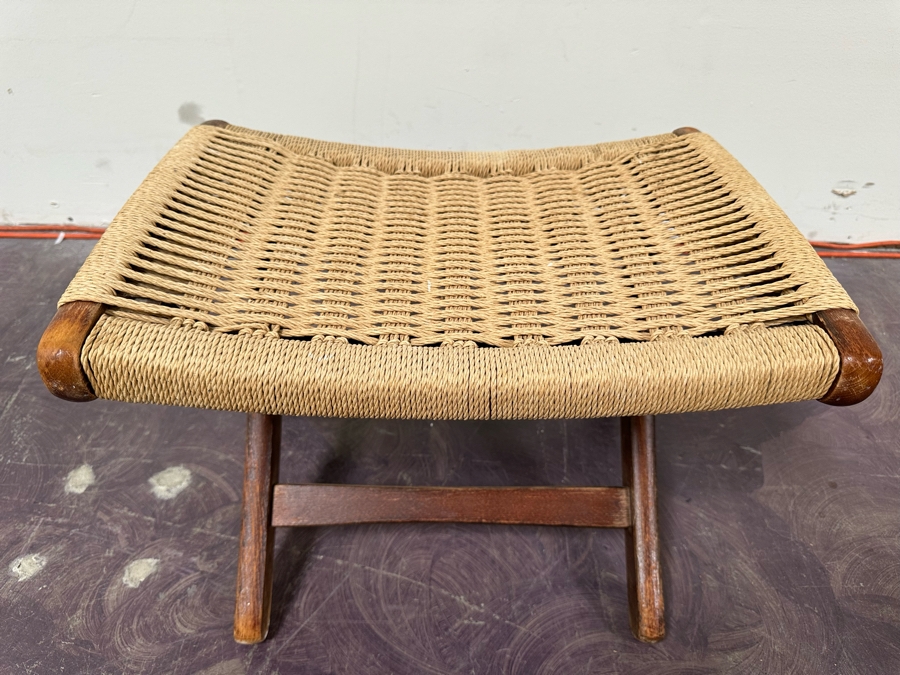 Vintage Mid-Century Modern Folding Rope Ottoman 20'W X 14.5'D X 15'H [Photo 2]