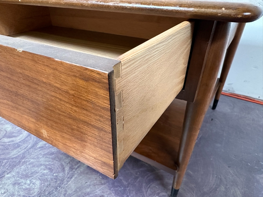 Mid-Century Modern Lane Furniture End Table 28'W X 27.5'D X 20'H [Photo 6]