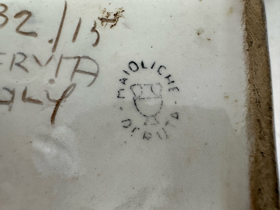 Vintage Deruta Italy Lidded Box 7'W X 3.5'D X 4'H [Photo 15]