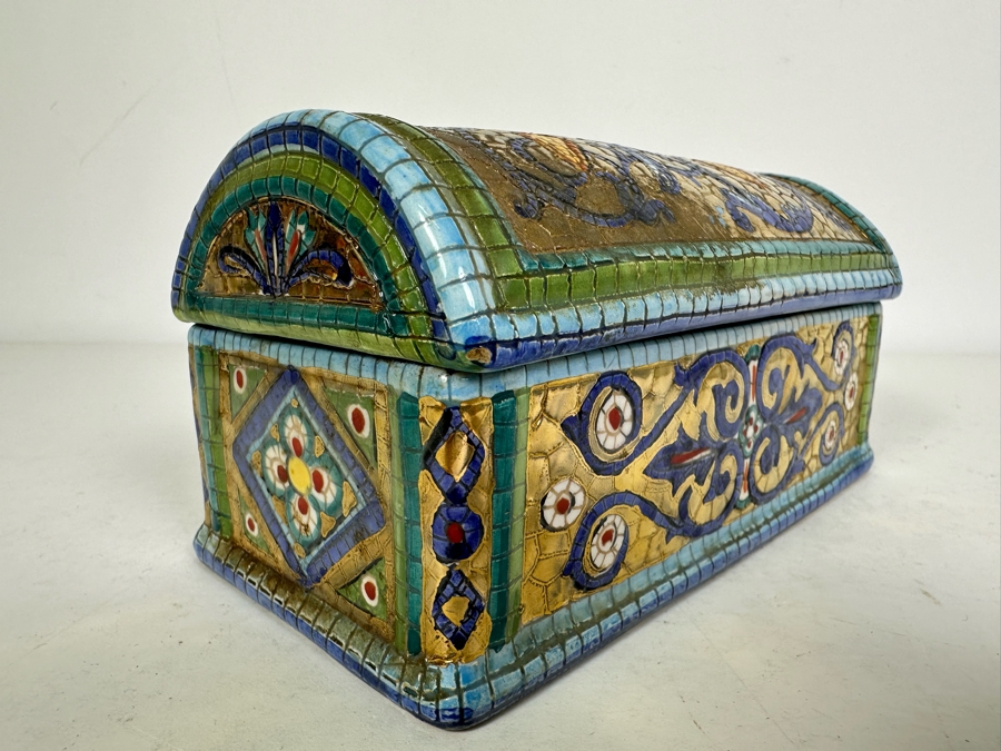 Vintage Deruta Italy Lidded Box 7'W X 3.5'D X 4'H [Photo 10]