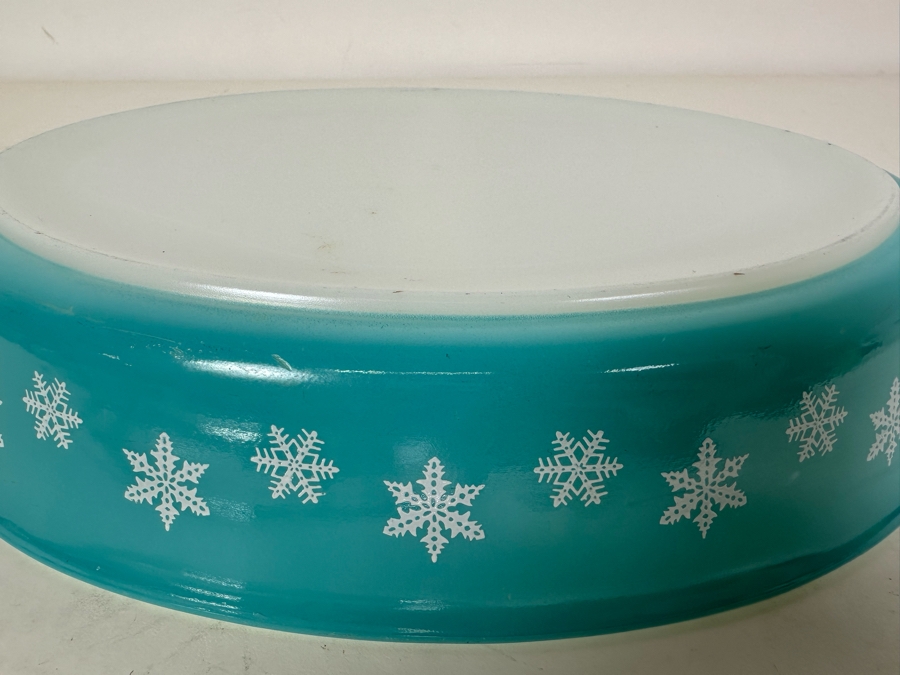 Vintage Pyrex Turquoise Snowflake Design 1 1/2 Quart Divided Casserole Dish 12.5'W [Photo 5]