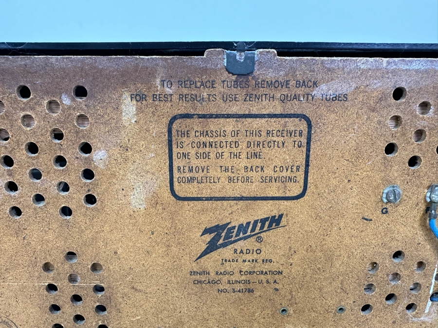 Vintage 1950s Zenith AM/FM Table Vacuum Tube Radio Model No. S-41786 13'W x 8' D x 7.5'H [Photo 6]