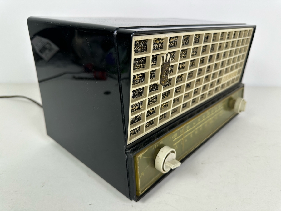 Vintage 1950s Zenith AM/FM Table Vacuum Tube Radio Model No. S-41786 13'W x 8' D x 7.5'H [Photo 4]