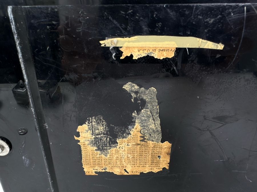 Vintage 1950s Zenith AM/FM Table Vacuum Tube Radio Model No. S-41786 13'W x 8' D x 7.5'H [Photo 7]