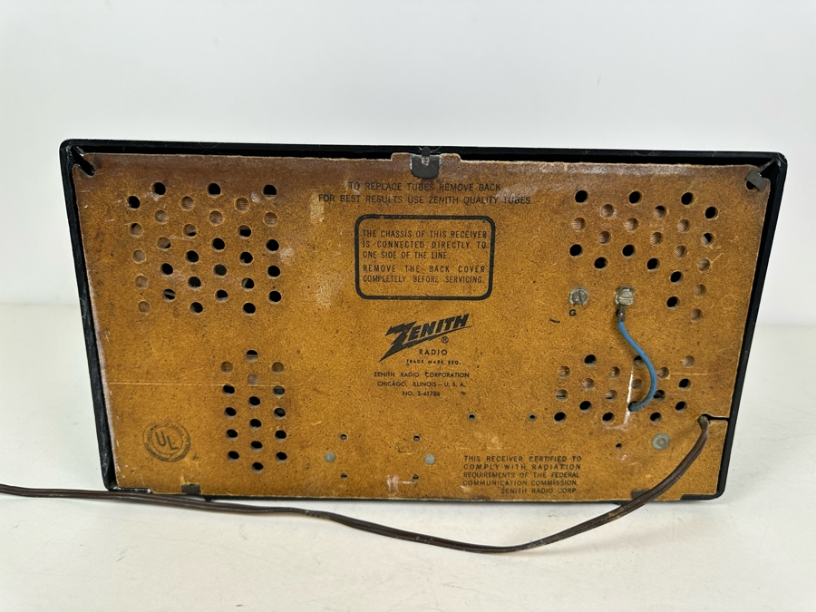 Vintage 1950s Zenith AM/FM Table Vacuum Tube Radio Model No. S-41786 13'W x 8' D x 7.5'H [Photo 5]
