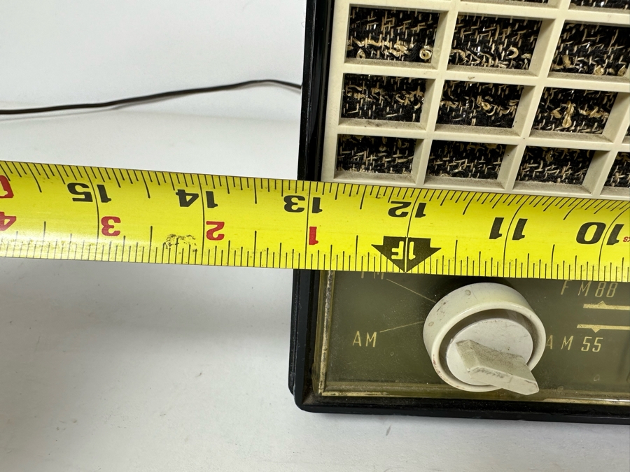 Vintage 1950s Zenith AM/FM Table Vacuum Tube Radio Model No. S-41786 13'W x 8' D x 7.5'H [Photo 8]