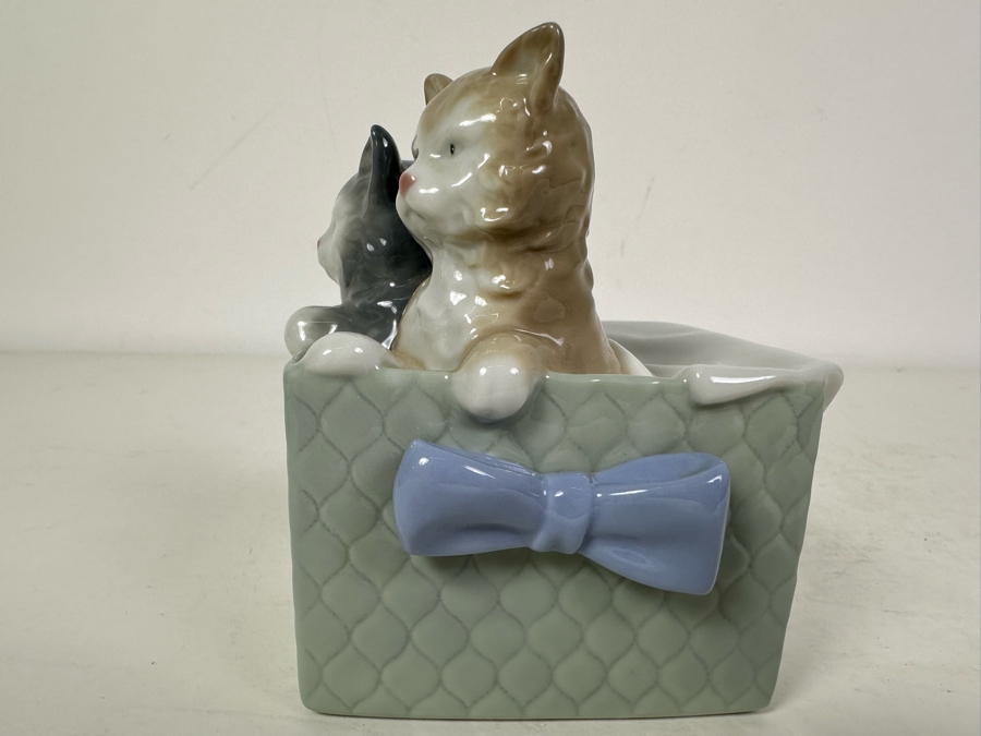 Vintage NOA by Lladro 'Purr-fect Gift' Kittens in Box #1080 4'W x 3'D x 4'H [Photo 2]