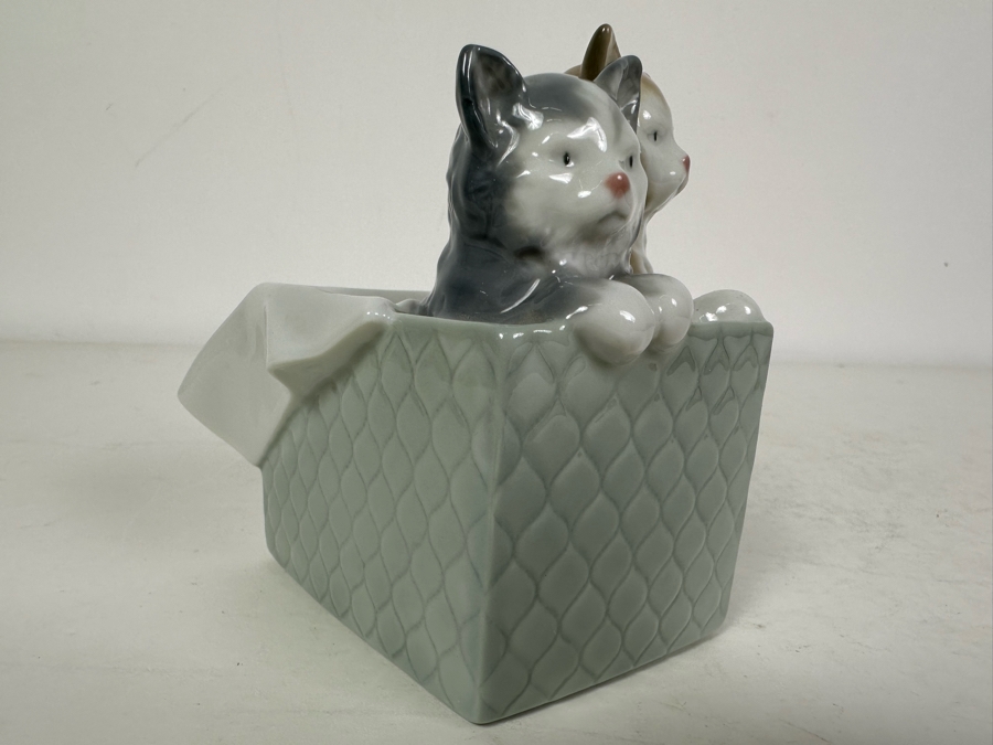 Vintage NOA by Lladro 'Purr-fect Gift' Kittens in Box #1080 4'W x 3'D x 4'H [Photo 3]