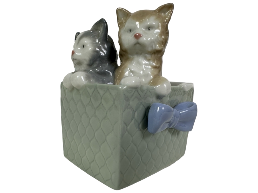 Vintage NOA by Lladro 'Purr-fect Gift' Kittens in Box #1080 4'W x 3'D x 4'H [Photo 1]