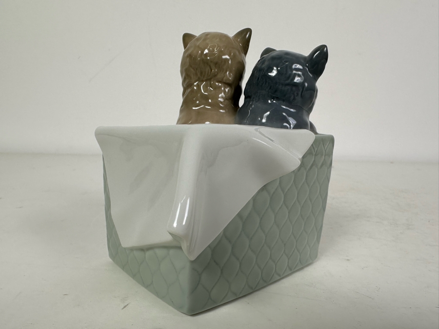 Vintage NOA by Lladro 'Purr-fect Gift' Kittens in Box #1080 4'W x 3'D x 4'H [Photo 4]