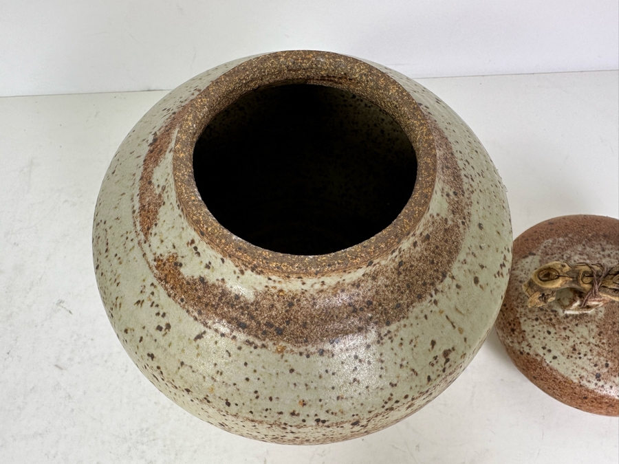 Signed Studio Pottery Jar With Lid And Driftwood Handle 9.5'H [Photo 3]