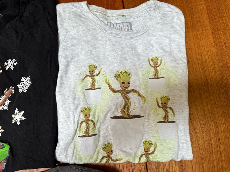 Five Marvel T-Shirts Spider-Man, Guardians Of The Galaxy Groot, Black Widow Sizes S,M & L [Photo 6]