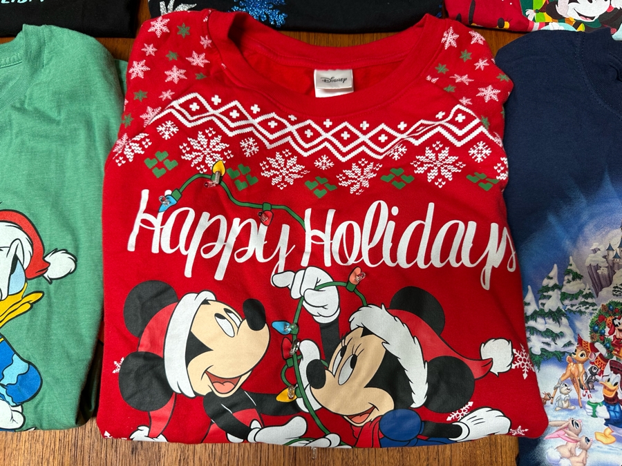 Six Vintage Disney Christmas T-Shirts Size M,S [Photo 4]