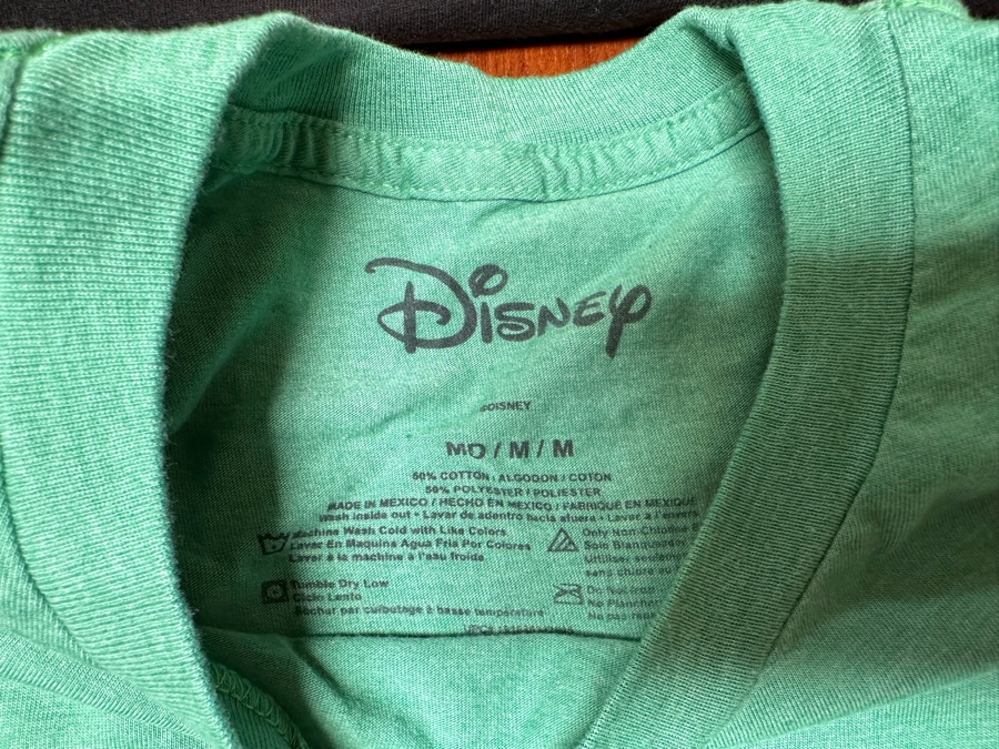 Six Vintage Disney Christmas T-Shirts Size M,S [Photo 3]