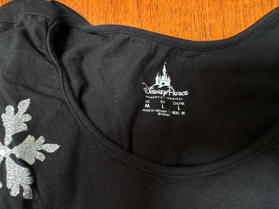 Six Vintage Disney Christmas T-Shirts Size M,S [Photo 11]