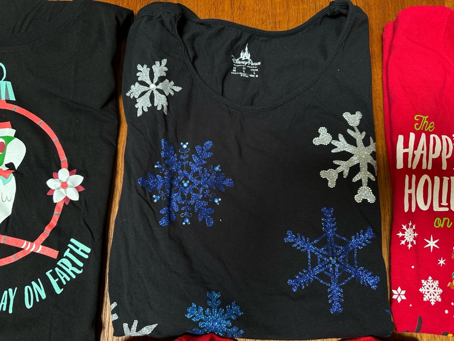 Six Vintage Disney Christmas T-Shirts Size M,S [Photo 10]