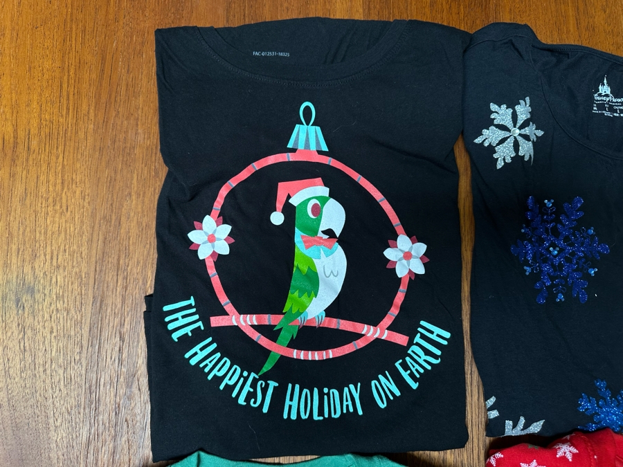 Six Vintage Disney Christmas T-Shirts Size M,S [Photo 12]