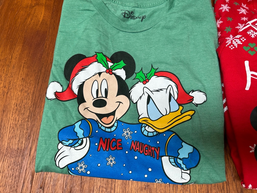 Six Vintage Disney Christmas T-Shirts Size M,S [Photo 2]