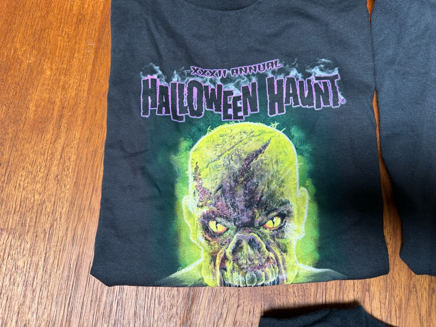 Five Vintage Knott's Berry Farm Halloween Haunt T-Shirts / Sweatshirts Size M,L,XL [Photo 2]