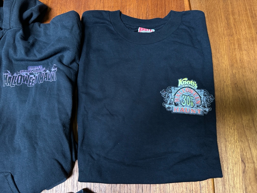 Five Vintage Knott's Berry Farm Halloween Haunt T-Shirts / Sweatshirts Size M,L,XL [Photo 5]