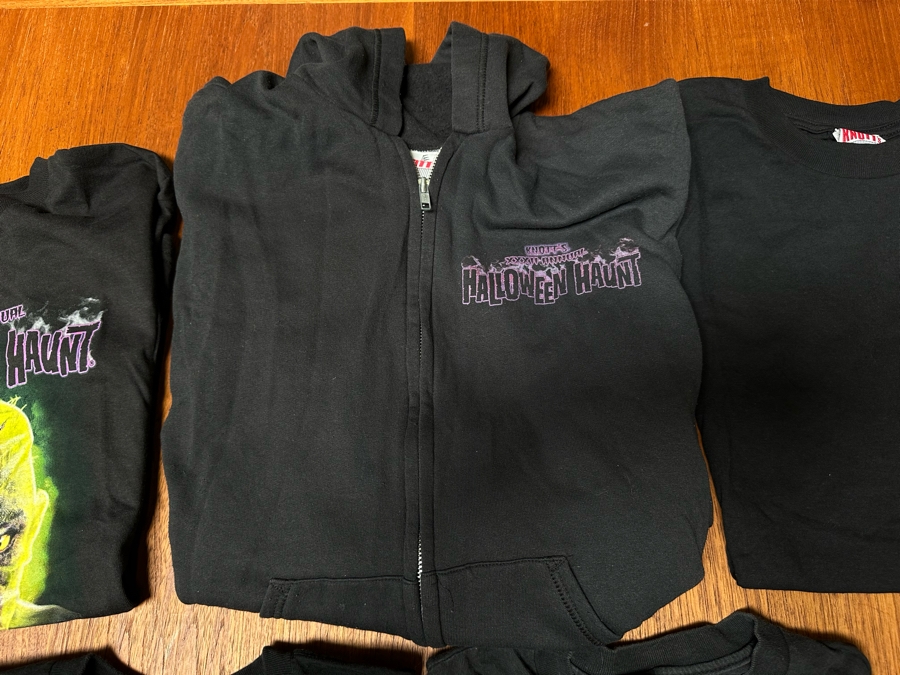 Five Vintage Knott's Berry Farm Halloween Haunt T-Shirts / Sweatshirts Size M,L,XL [Photo 6]