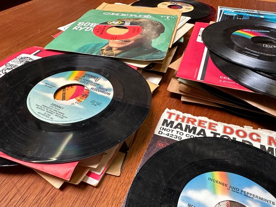 Collection Of Vintage 45rpm Vinyl Records [Photo 15]