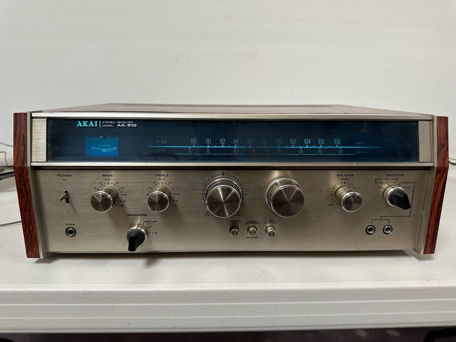 Vintage AKAI Stereo Receiver Model AA-910 Tested [Photo 3]