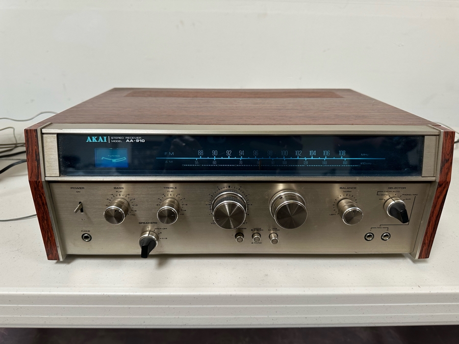Vintage AKAI Stereo Receiver Model AA-910 Tested [Photo 2]