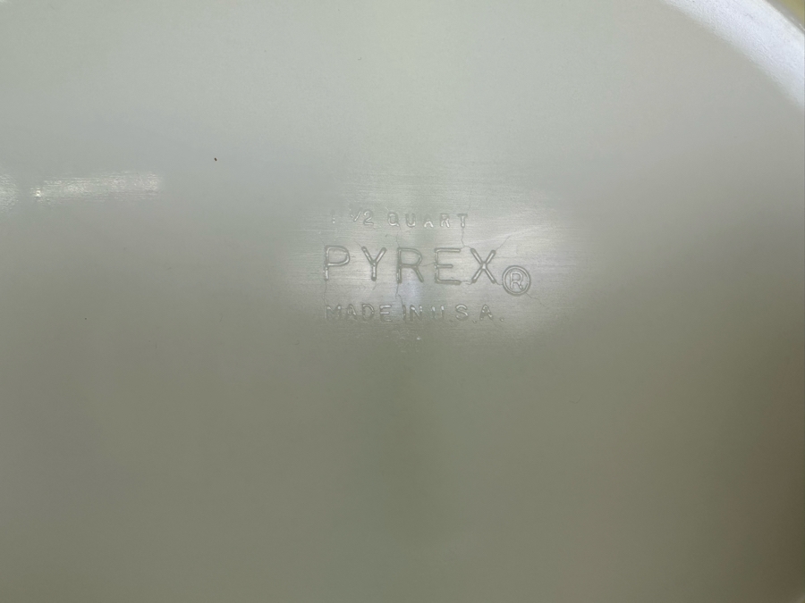 Vintage Pyrex Covered Dish 12.5W [Photo 5]