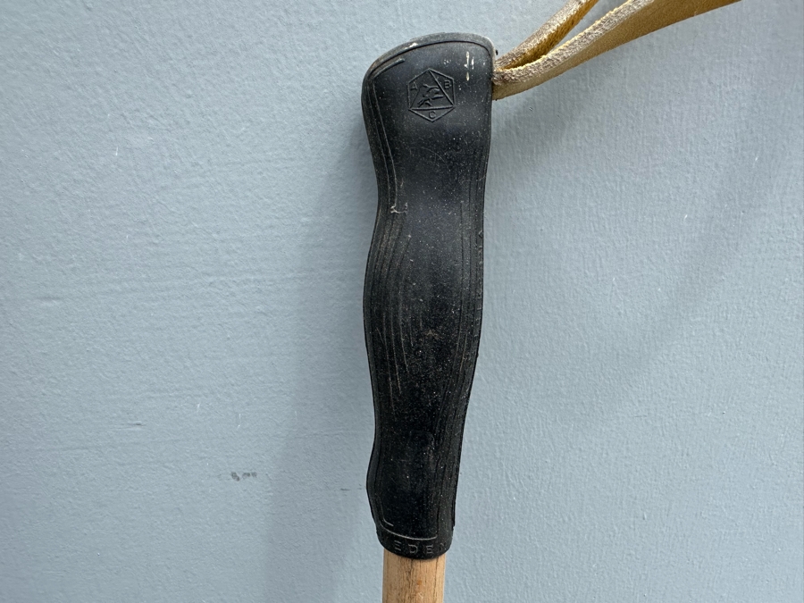 Pair Of Vintage Swedish Wooden Skis By Akadia Dansk-Svensk Staalakts 72'L And Pair Of Wooden Ski Poles [Photo 7]