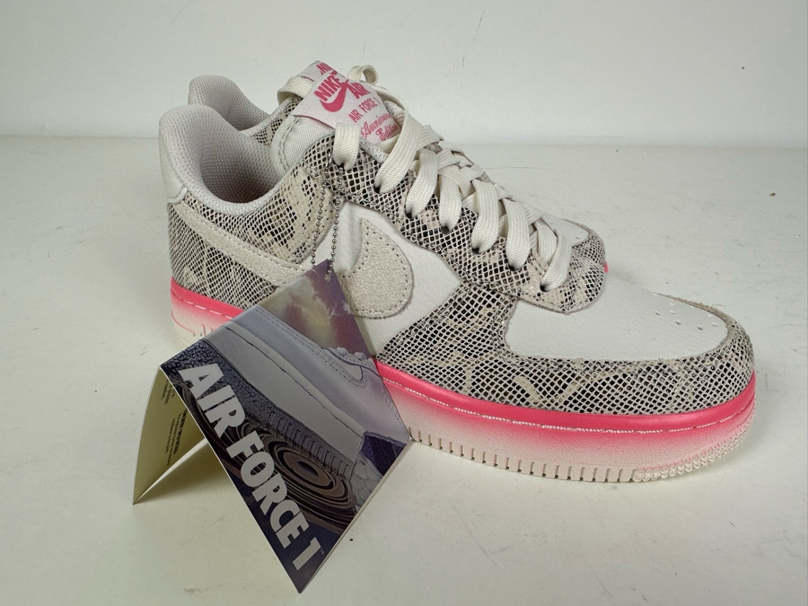 Women's New Old Stock Nike Air Force 1 Anniversary Edition Sneakers Size 6 [Photo 2]