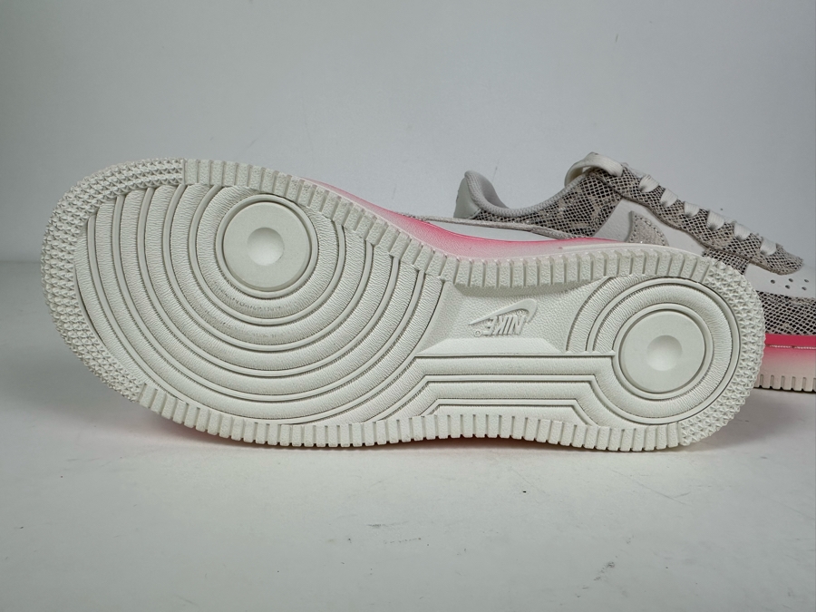 Women's New Old Stock Nike Air Force 1 Anniversary Edition Sneakers Size 6 [Photo 7]