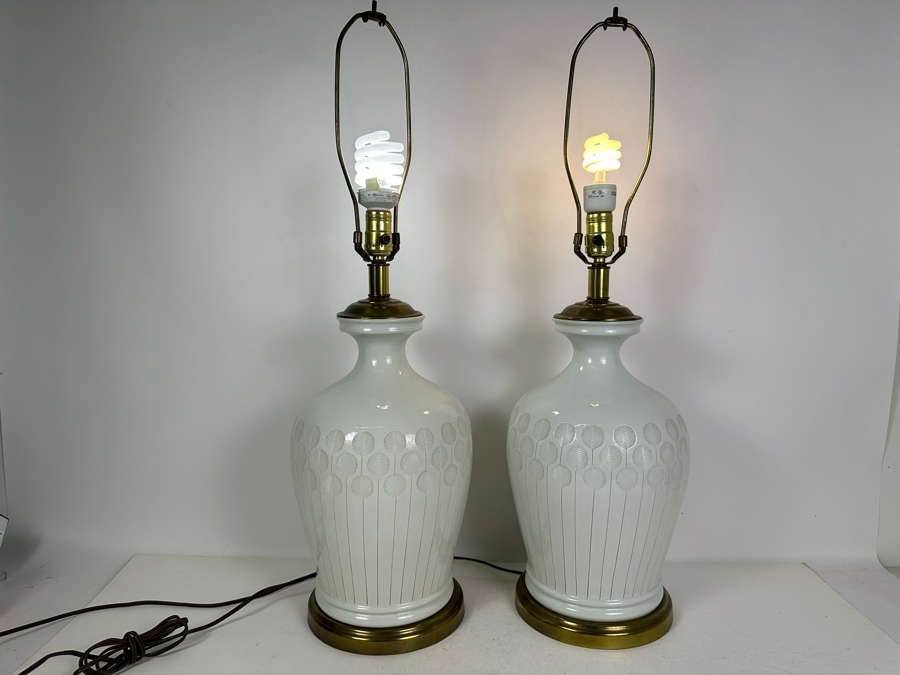 Vintage Mid-Century Modern Italian Bitossi For Nora Fenton White Minimalist Ceramic Art Pottery Lamps, A Pair No Shades 30'H [Photo 6]