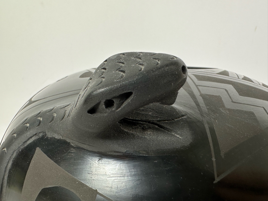 Vintage Mata Ortiz Jesus Quezada Blackware Pottery Olla With Raised Snake And Face Artist Signed 10'W X 7'H [Photo 12]