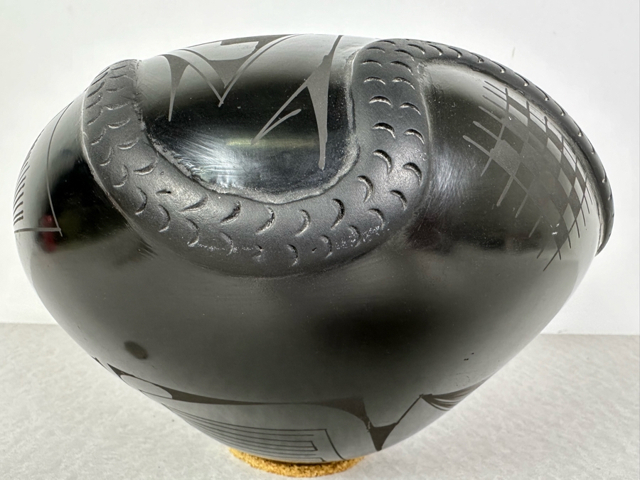 Vintage Mata Ortiz Jesus Quezada Blackware Pottery Olla With Raised Snake And Face Artist Signed 10'W X 7'H [Photo 9]