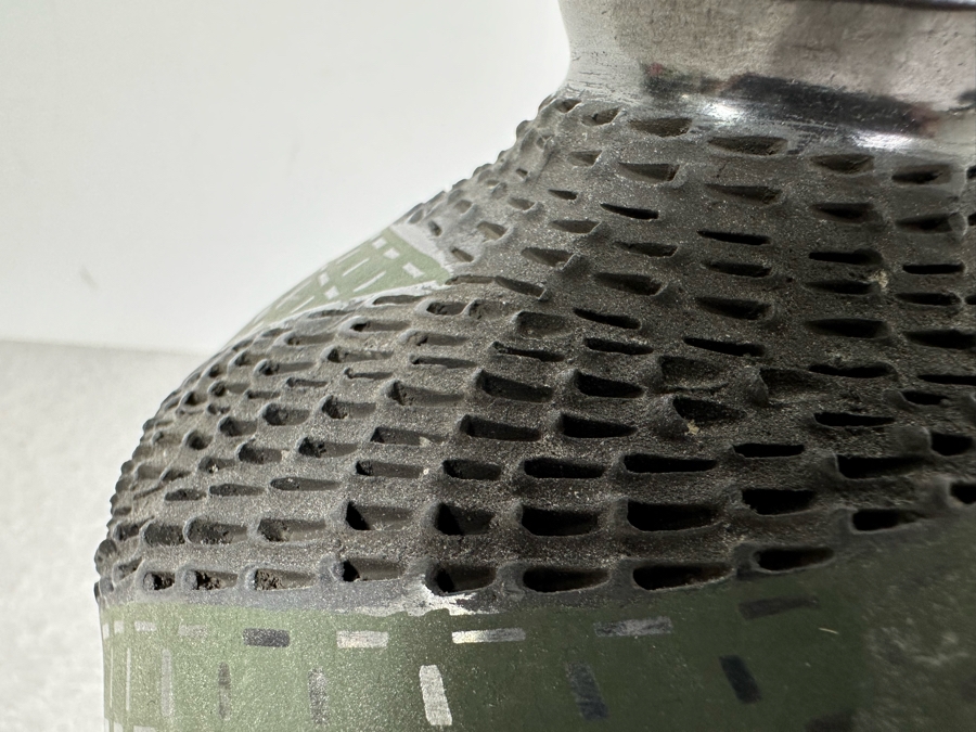 Vintage Mata Ortiz Lucie Soto Textured Black Pottery Artist Signed 6'H [Photo 3]