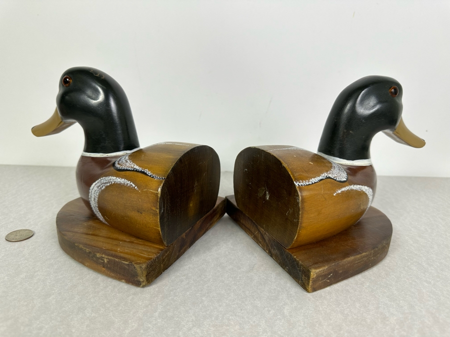 Pair Of Hand Painted Wooden Duck Bookends 15'W X 6'D X 6'H [Photo 2]