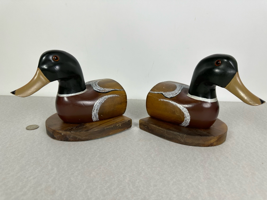 Pair Of Hand Painted Wooden Duck Bookends 15'W X 6'D X 6'H [Photo 3]