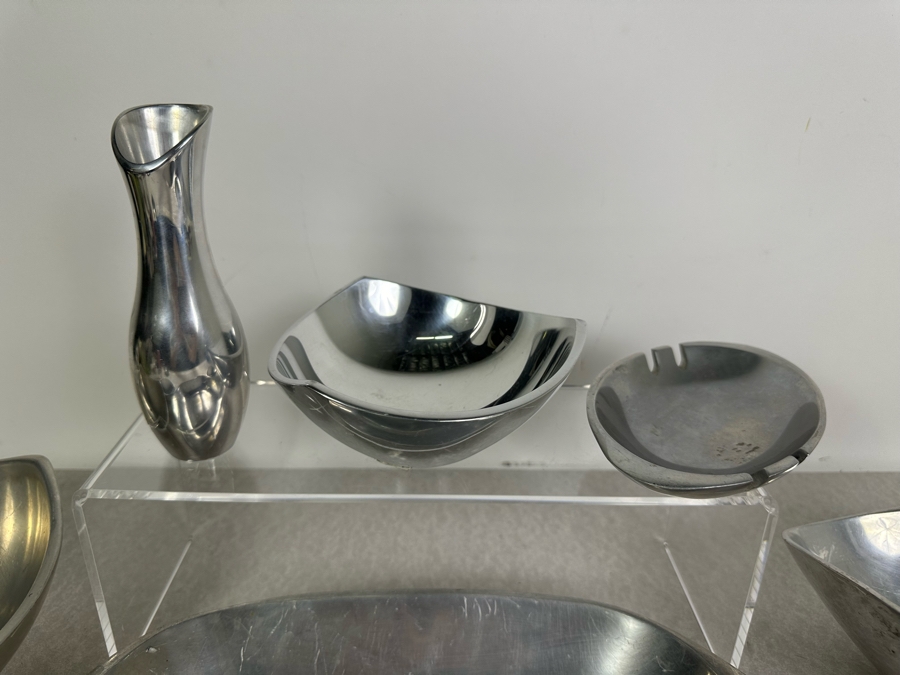 (6) Nambe Bowls, (1) Nambe Ashtray & (1) Nambe Vase (579, 530, 567, 515, 526, 707, 6180) Largest Is 14'W [Photo 7]