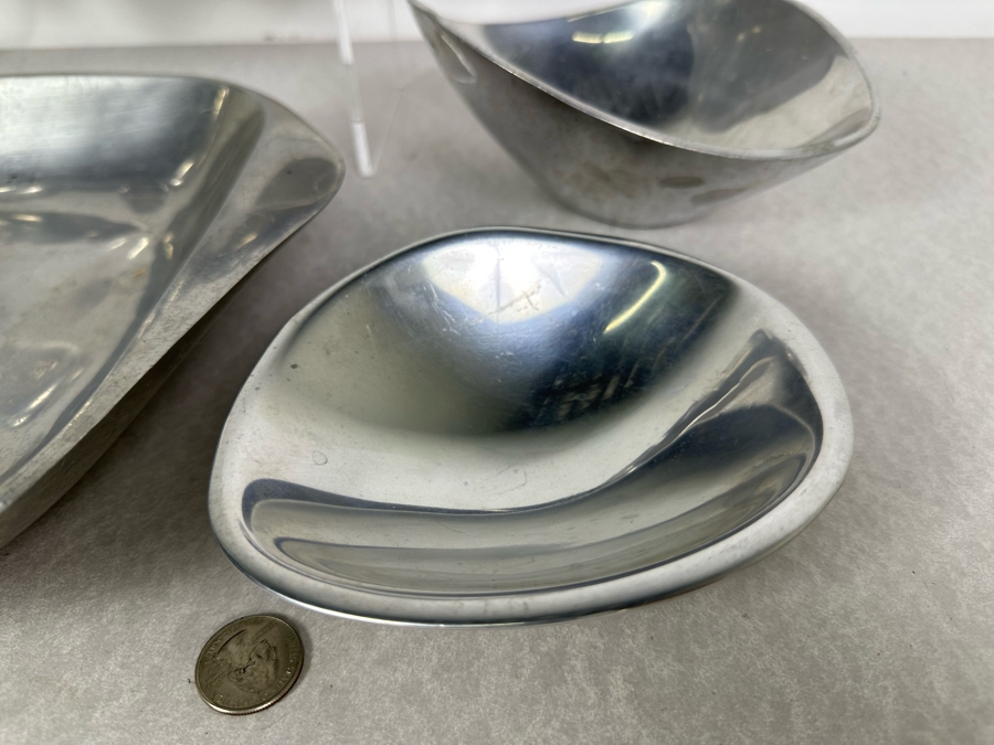 (6) Nambe Bowls, (1) Nambe Ashtray & (1) Nambe Vase (579, 530, 567, 515, 526, 707, 6180) Largest Is 14'W [Photo 9]