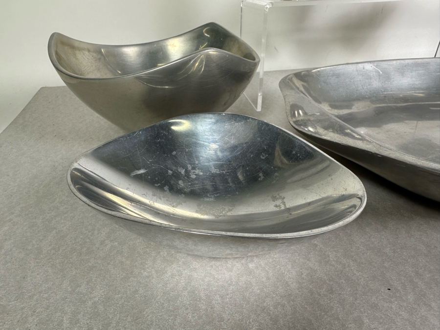 (6) Nambe Bowls, (1) Nambe Ashtray & (1) Nambe Vase (579, 530, 567, 515, 526, 707, 6180) Largest Is 14'W [Photo 4]