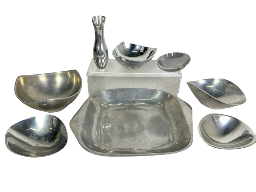 (6) Nambe Bowls, (1) Nambe Ashtray & (1) Nambe Vase (579, 530, 567, 515, 526, 707, 6180) Largest Is 14'W